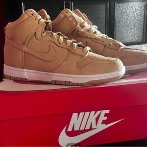 Nike Woman’s Tan High-Top Sneakers NEW